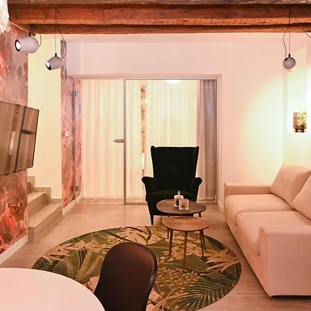 Good Time Apartment *