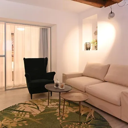 Apartment Good Time