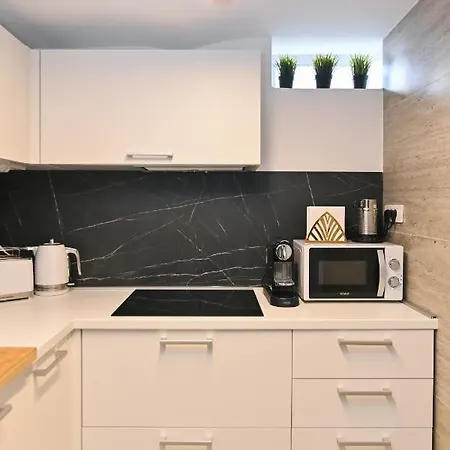 Good Time Apartment