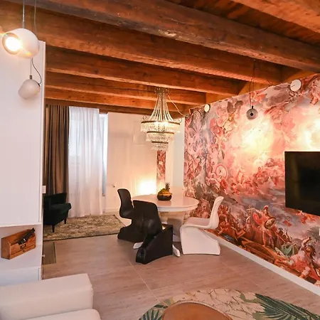 Good Time Apartment *