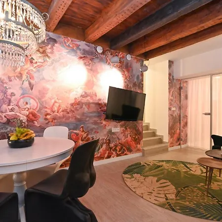 Good Time Apartment